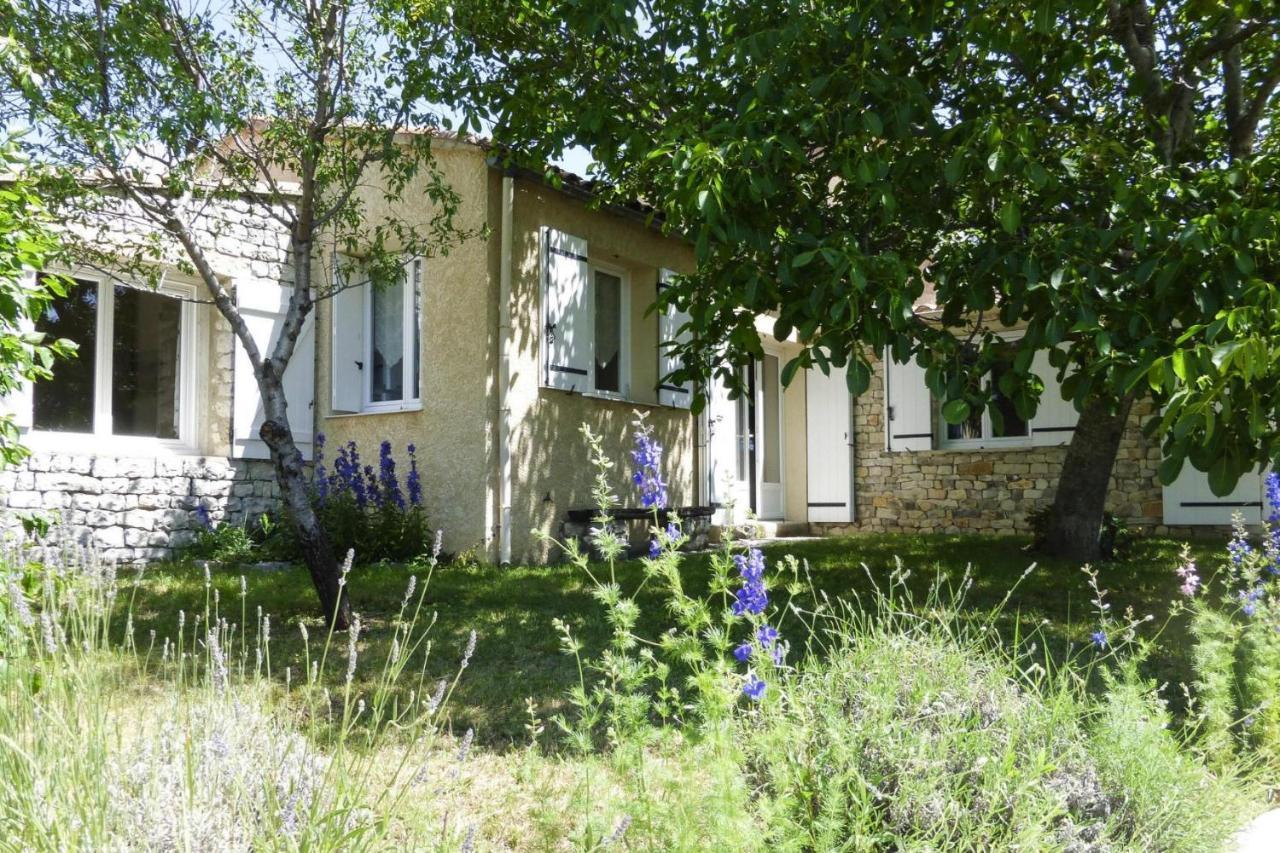 Charming Holiday Home With Private Garden, Revest-Du-Bion Exteriör bild