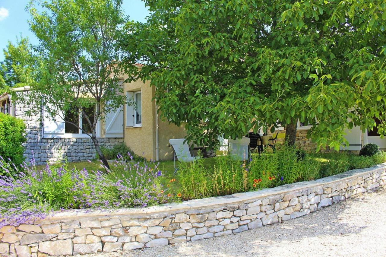 Charming Holiday Home With Private Garden, Revest-Du-Bion Exteriör bild